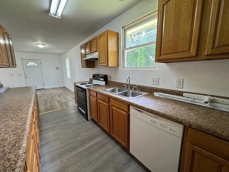 849 NE Maple Ln — Photo 9