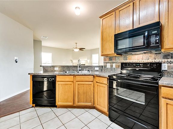 4th image of 1641 Mary Ln