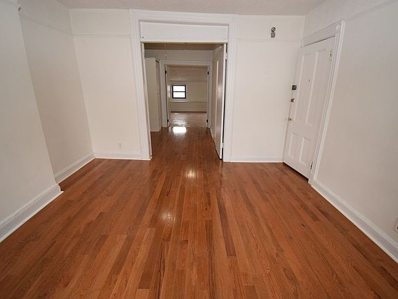 2nd image of 196 Van Buren St #4