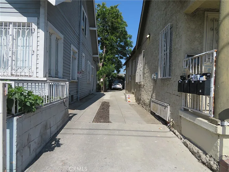 3923 S Normandie Ave — Photo 29