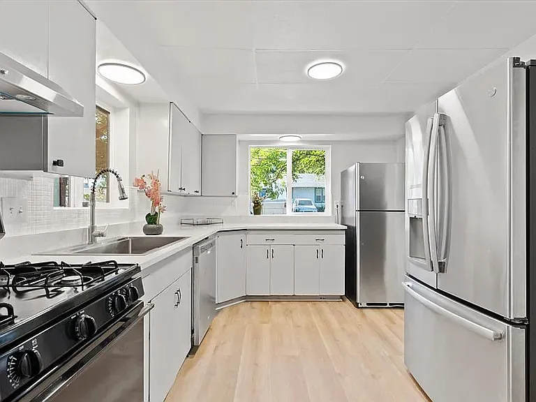 3281 Myers St — Photo 6