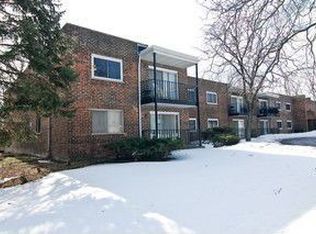 2807 Willow Rd APT 102, Homewood, IL 60430