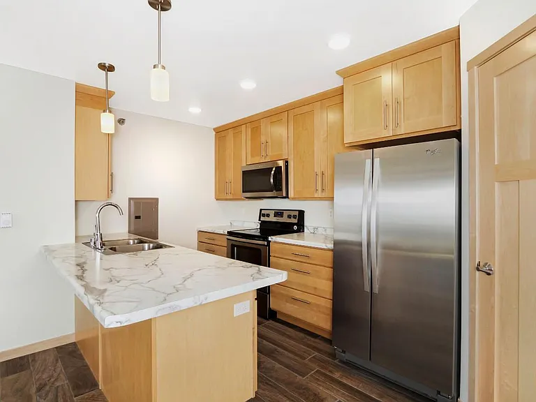 1027 Green Bay St #203 — Photo 8