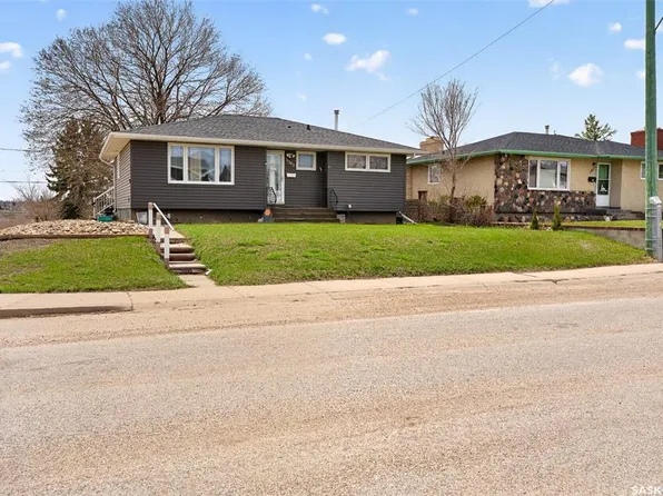 1303 Athabasca STREET W, Moose Jaw, SK S6H 6C8