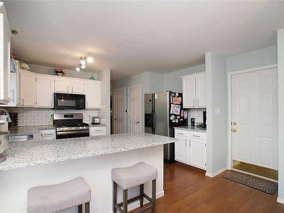 5th image of 381 Westwind Estates Ln