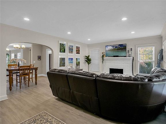 4th image of 1606 Delaney Ave