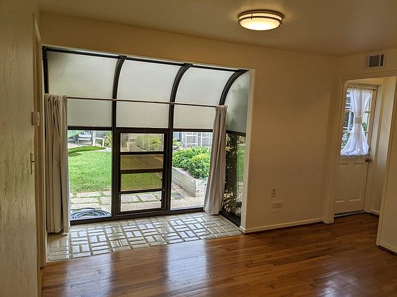 Atrium with plenty of light