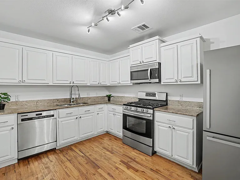 6307 Chesterfield Ave — Photo 3