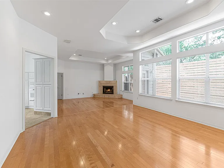 1621 Maggie Mayes St — Photo 4