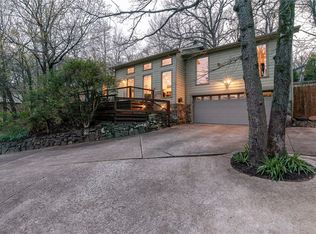 1372 E Century Dr, Fayetteville, AR 72703