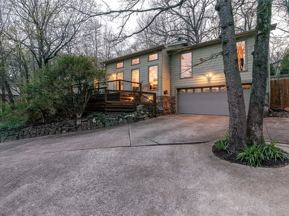 1372 E Century Dr, Fayetteville, AR 72703