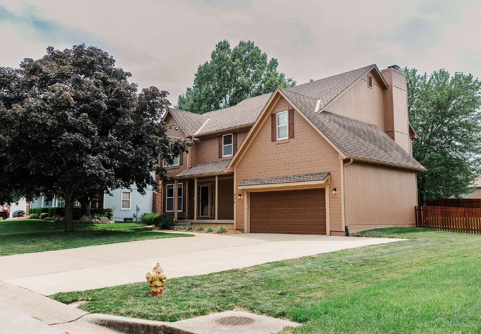 6 bed, 4.0 bath, 3463 sqft, $3,000 — Photo 3