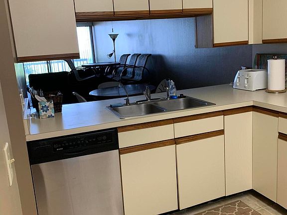 4th image of 300 Columbia Dr APT 1402