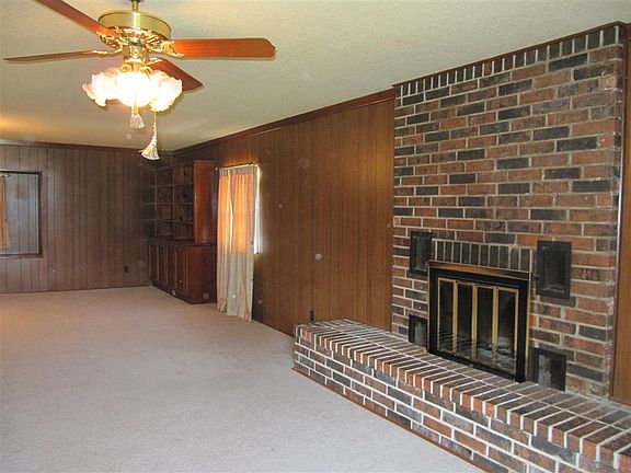 Living Room w/fireplace