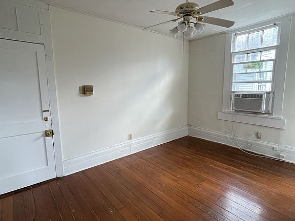 2nd image of 3936 Prytania St