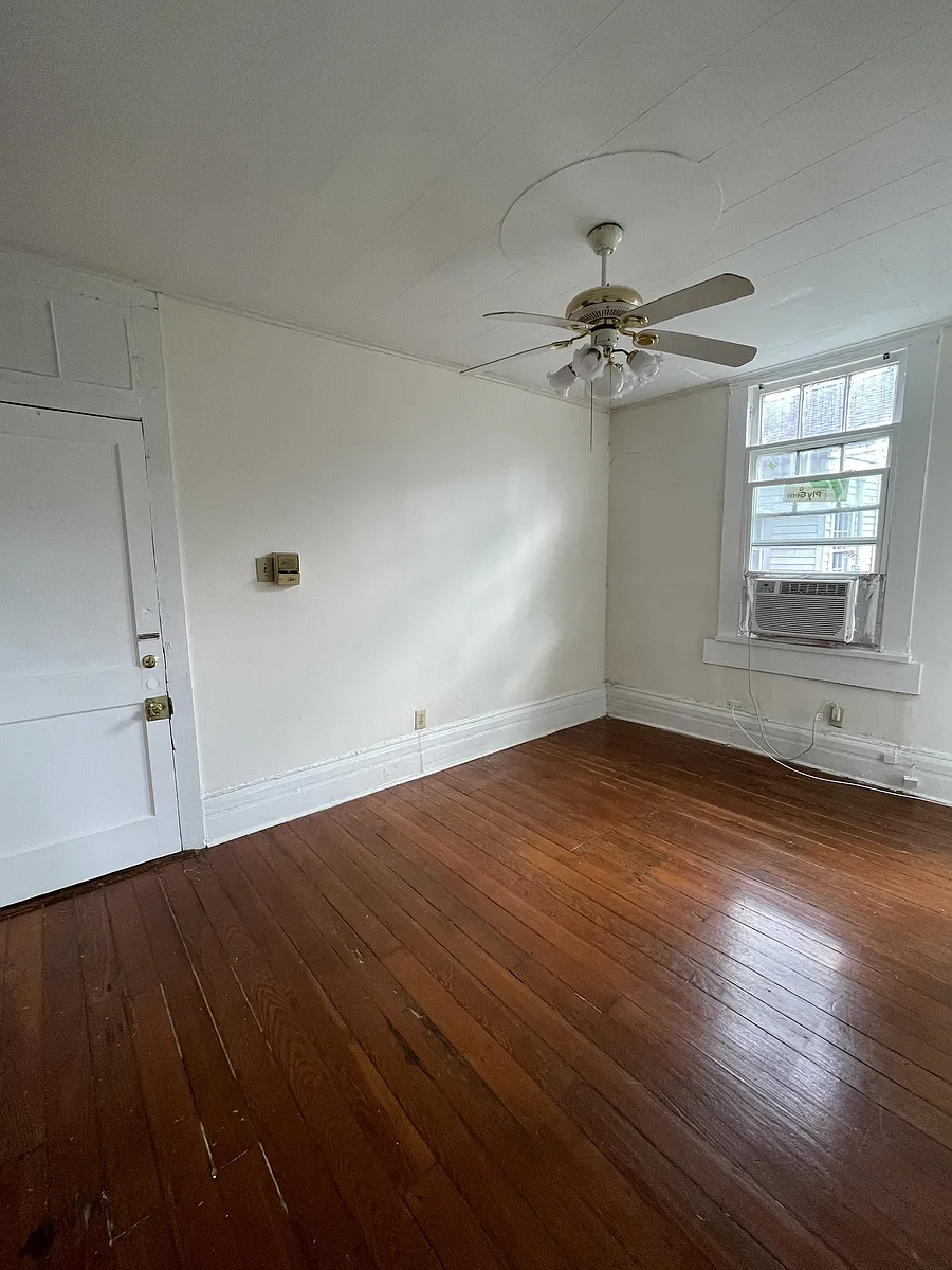 Building Photo - 3936 Prytania St