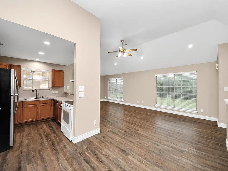1163 Lovett St — Photo 27