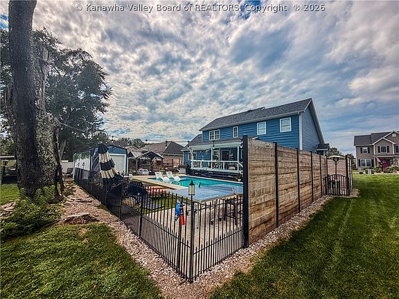 4th image of 66 Fieldstone Dr