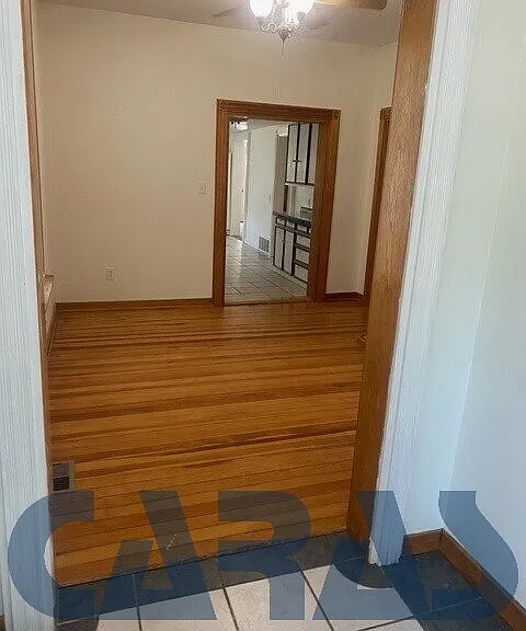 305 S 7th St — Photo 2