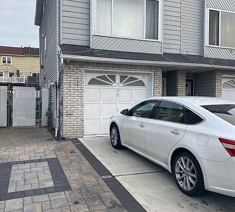 2nd image of 139 Amity Pl #139