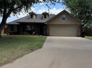 215 S Marion Ave, Hinton, OK 73047