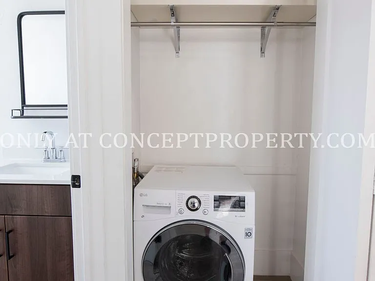 Clairmont — Photo 16