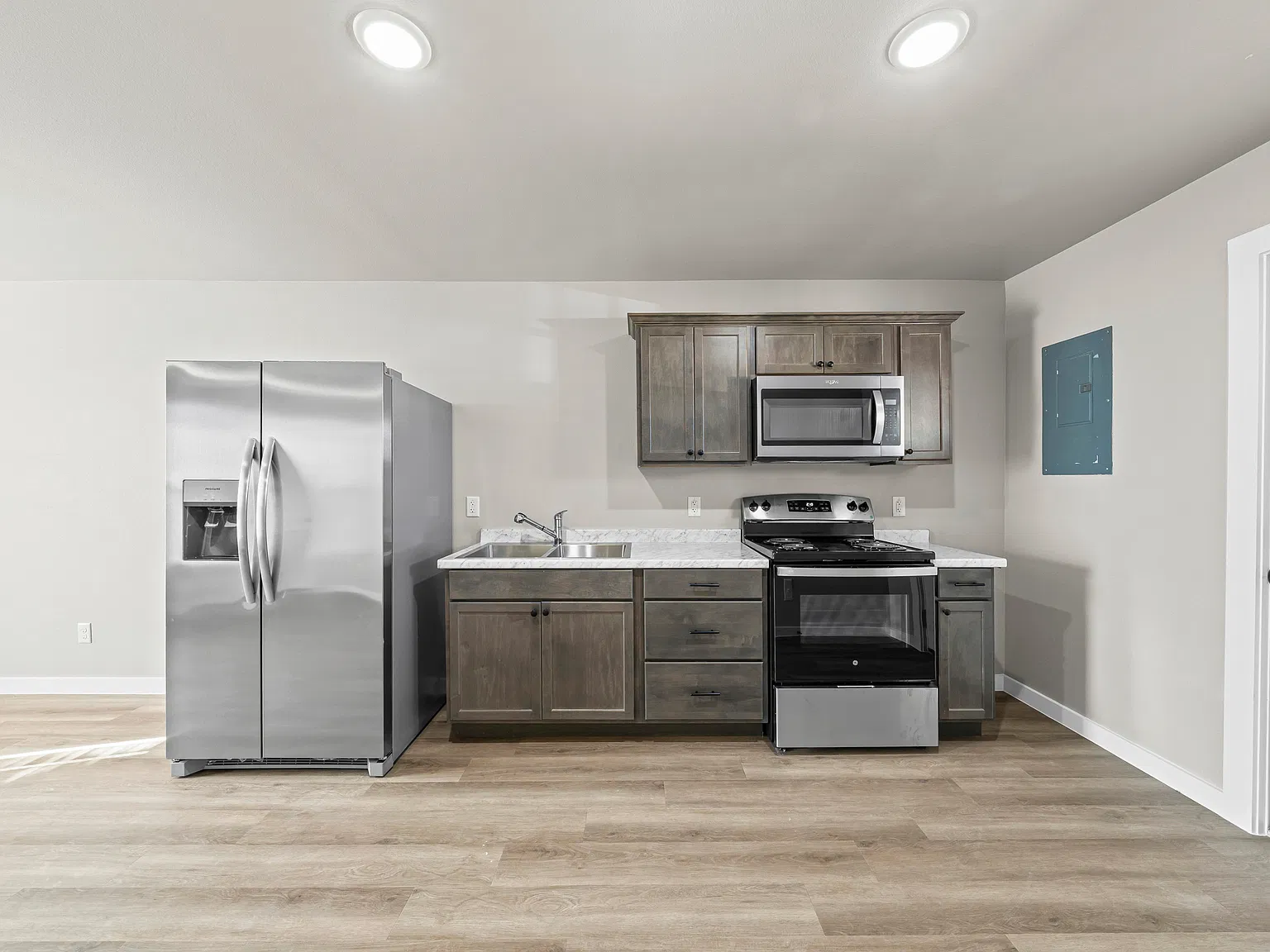 401 N Bowie Ave — Photo 3