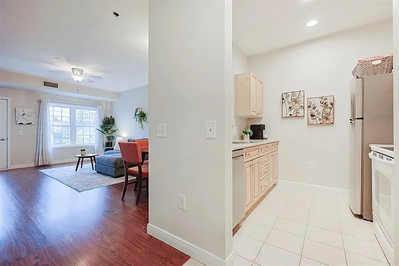 8 Walnut St — Photo 3