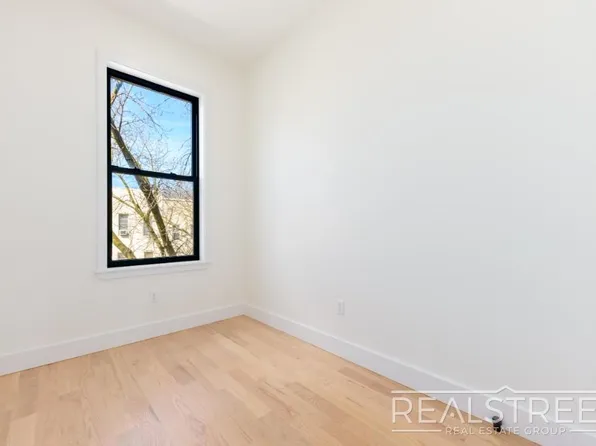 1276 Jefferson Avenue image 9 of 12