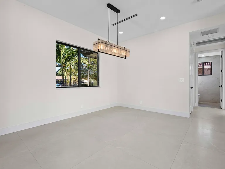 621 NW 42nd Ave — Photo 15