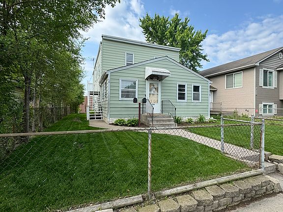 2nd image of 243 Park St W #B