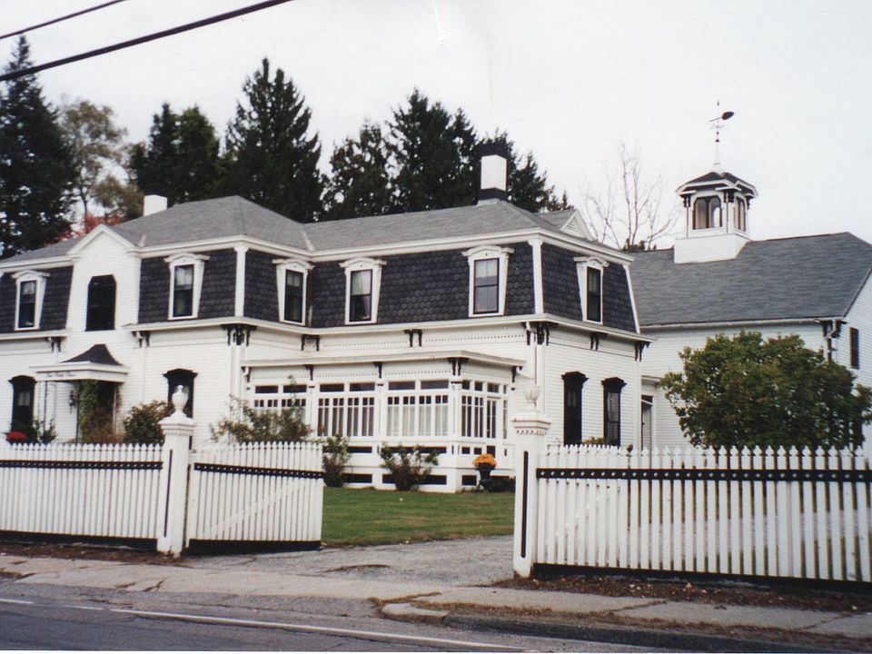 House w/ Gated Entrance