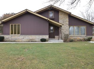 3615 W Barnard Ave, Greenfield, WI 53221