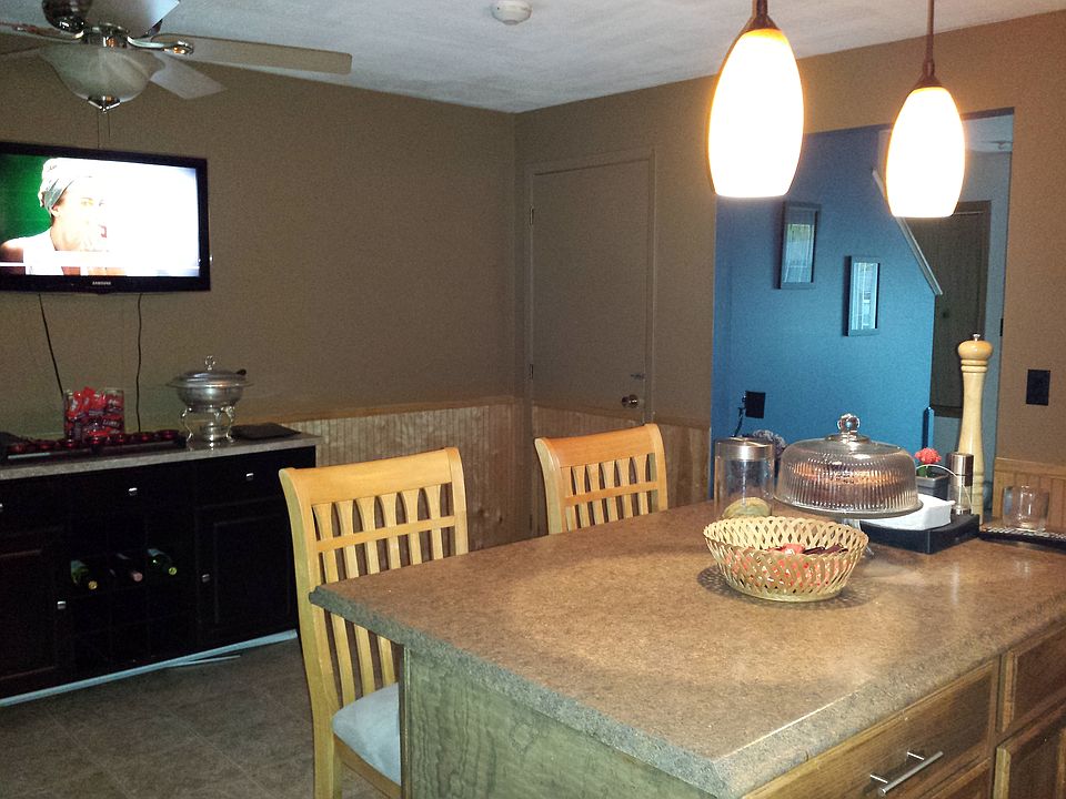 Kitchen with center island