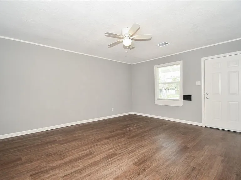 7334 Mountbatten Rd — Photo 2