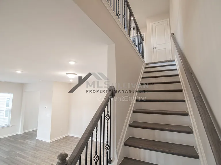 1010 Crater Lake Way — Photo 20