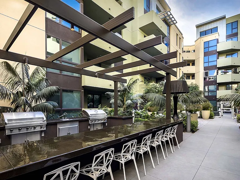 Metropolis Apartments — Photo 22