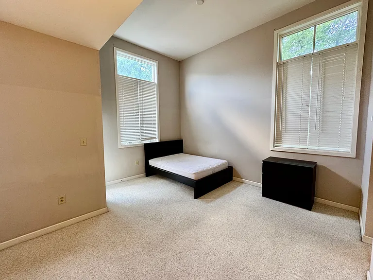 401 10th St NW #D211 — Photo 10