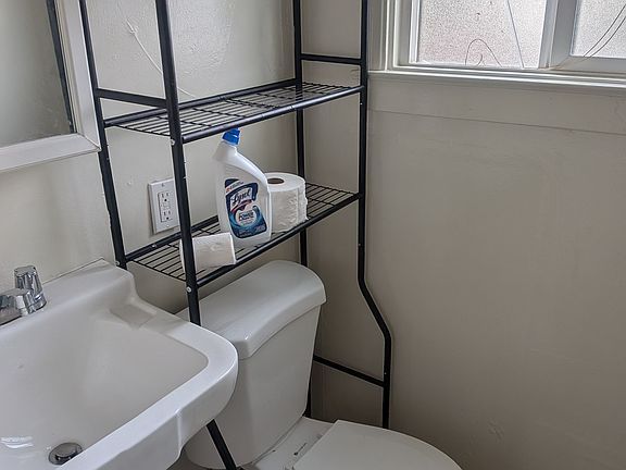 2nd image of 138B Donner Ave