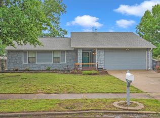 208 Fox Run Cir, Jenks, OK 74037