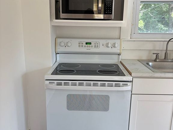 4th image of 596 Portland St