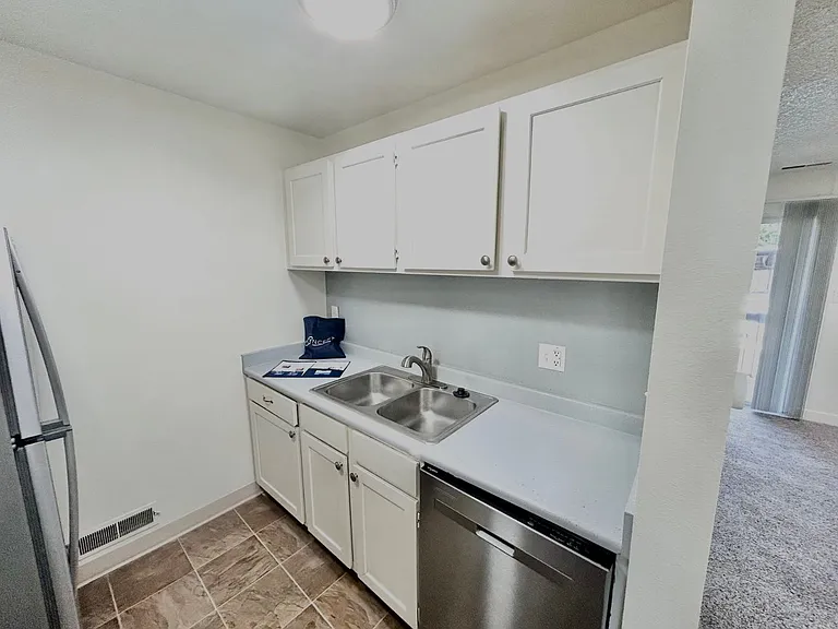 Foothill Terrace — Photo 98