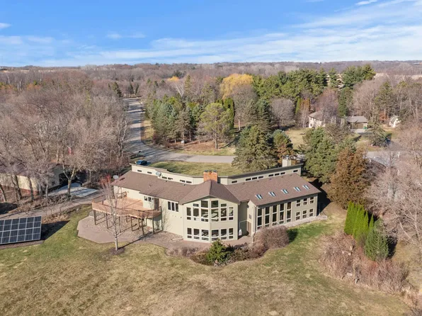 8325 Ox Yoke Cir, Maple Plain, MN 55359