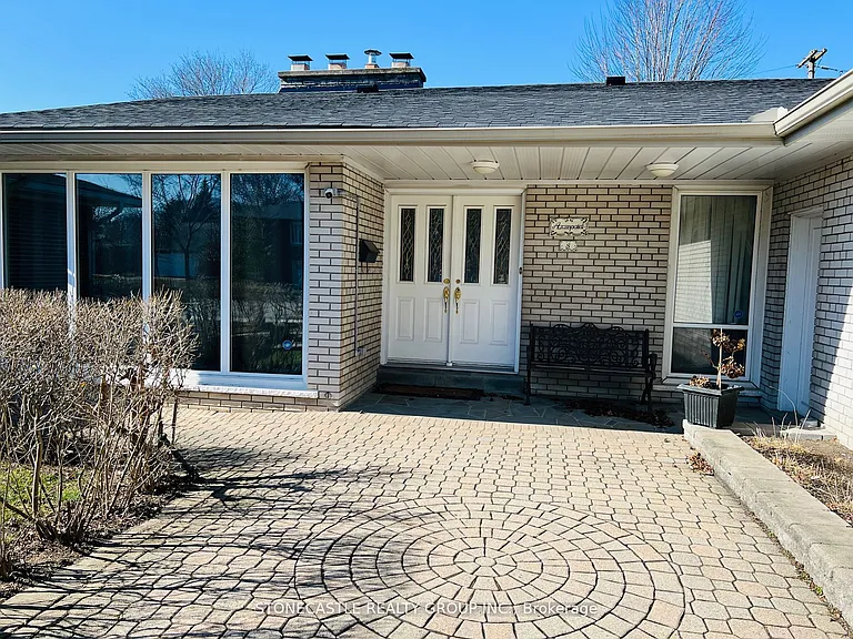 8 Hartsdale Dr — Photo 2