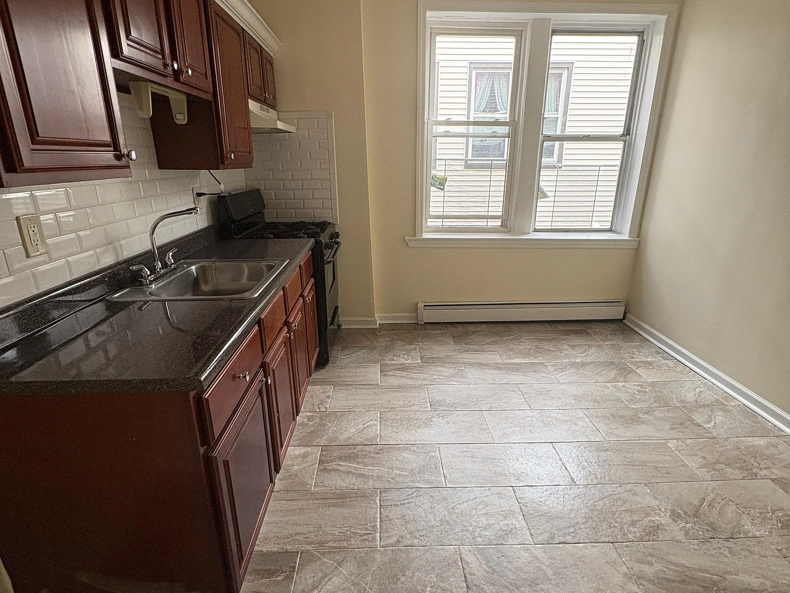 2 bed, 800 sqft, $2,200 — Photo 2