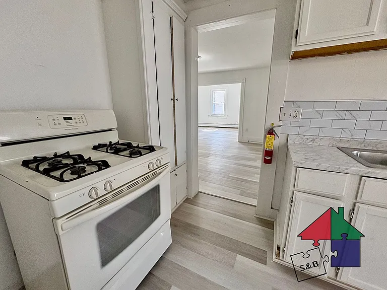 94 Malletts Bay Ave — Photo 36