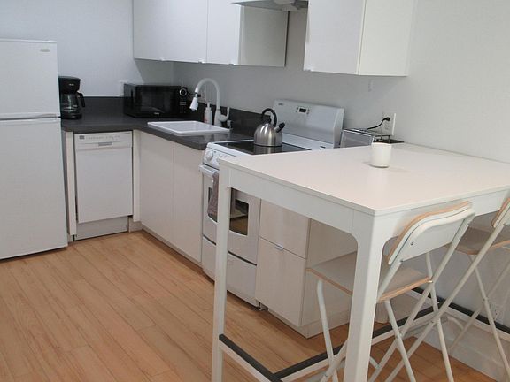 3rd image of 1716 Purdue Ave APT 207