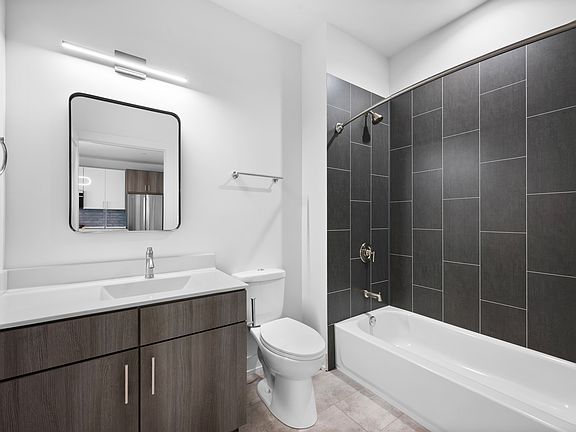 4th image of 27 W Park Blvd #202