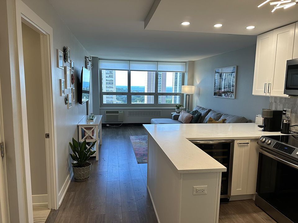 1st image of 88 W Schiller St APT 1903