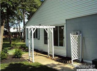 4D Valley Stream Dr, Whiting, NJ 08759